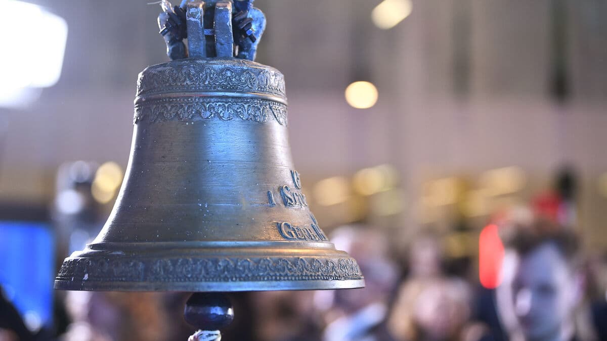 Stockholm Stock Exchange Falls as Volvo Shares Drop 7.8%