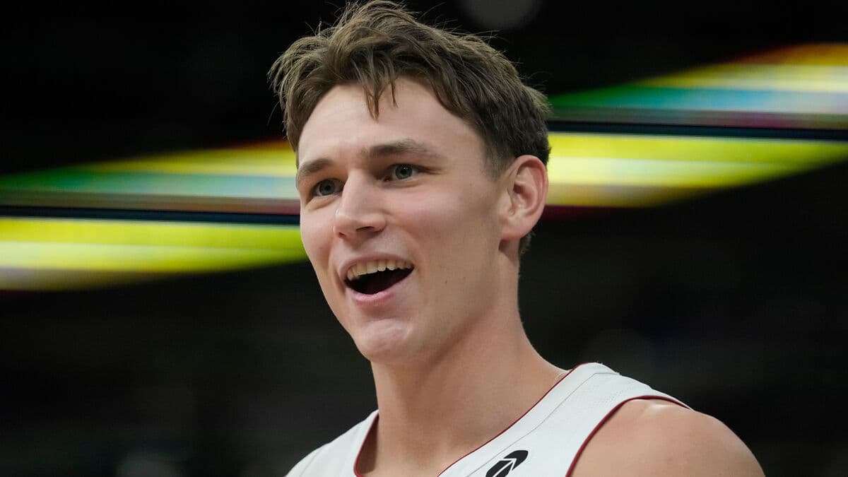 Larsson impressed, scored a team-high 22 points in Miami loss to Chicago