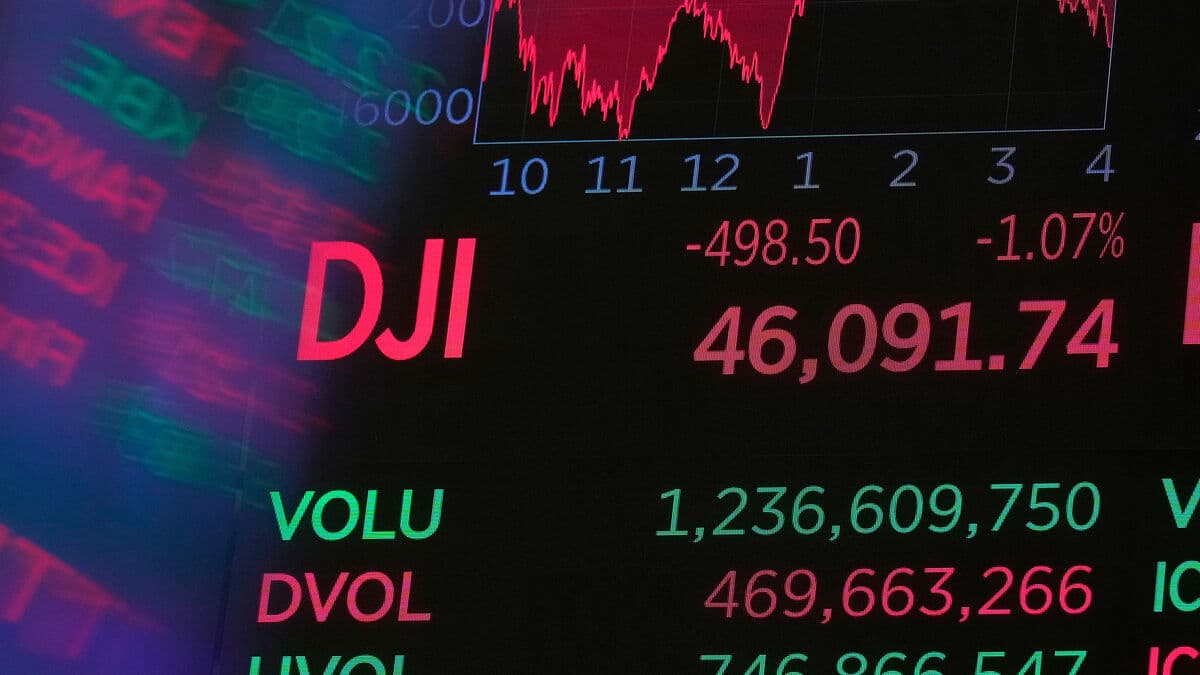 New York stock market closes in negative territory