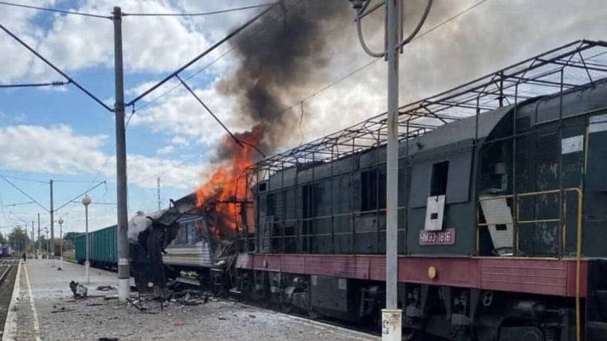 One Dead in Russian Drone Attack on Ukrainian Train Station