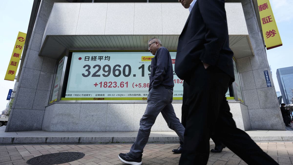 Tokyo stock market hits new record high