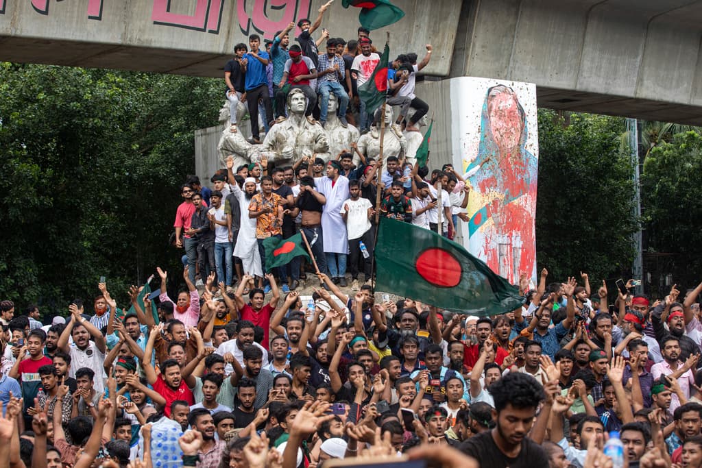 Turmoil in Bangladesh: "Historic Moment"