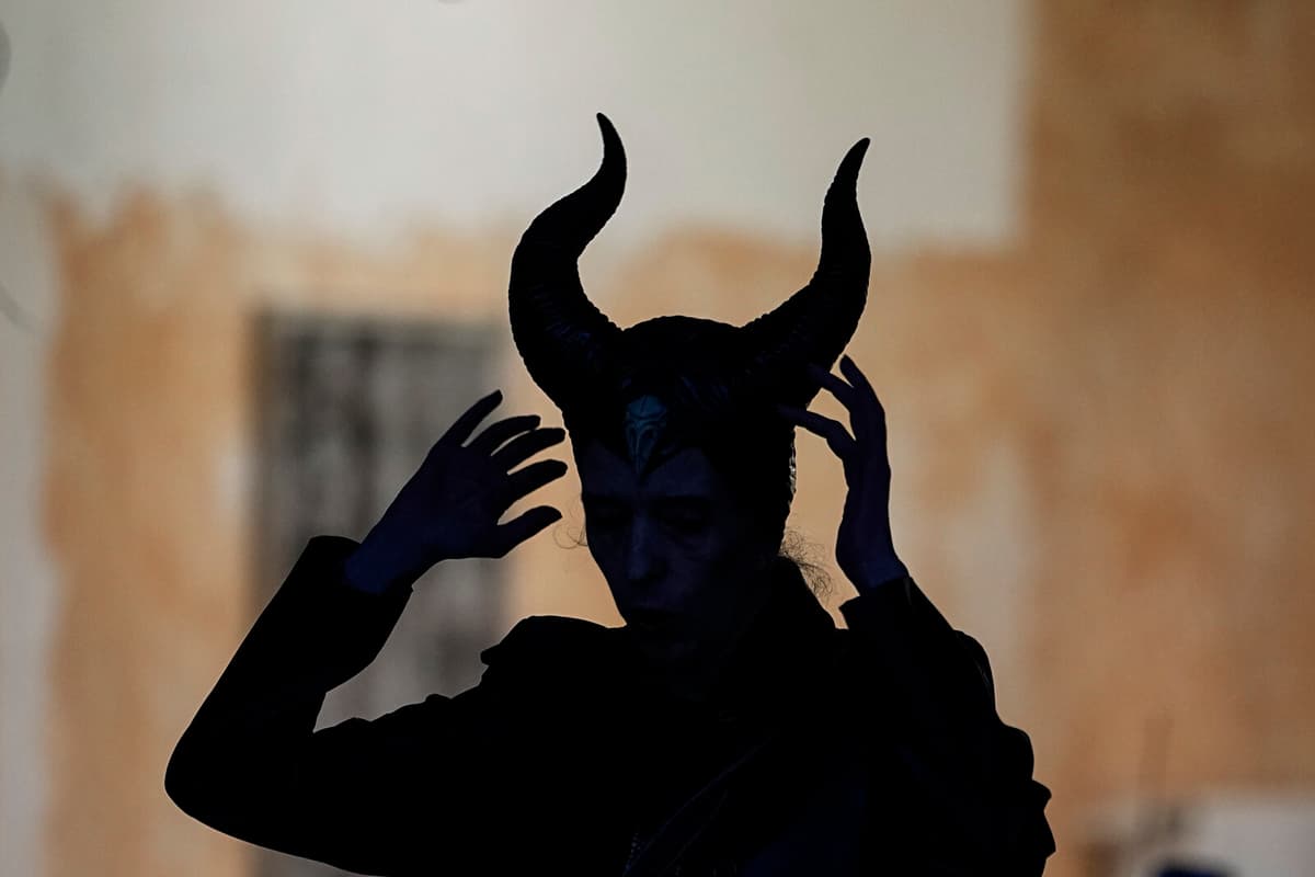 Police called to school – young people were disguised