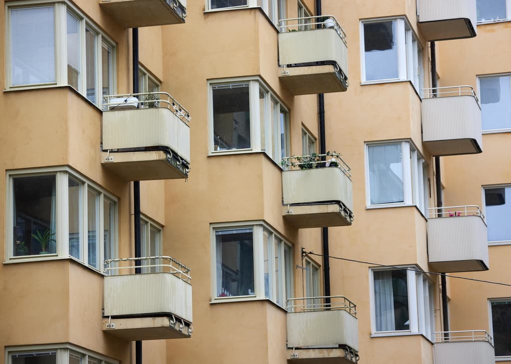 Russian Flag and Threats – Woman Forced to Move