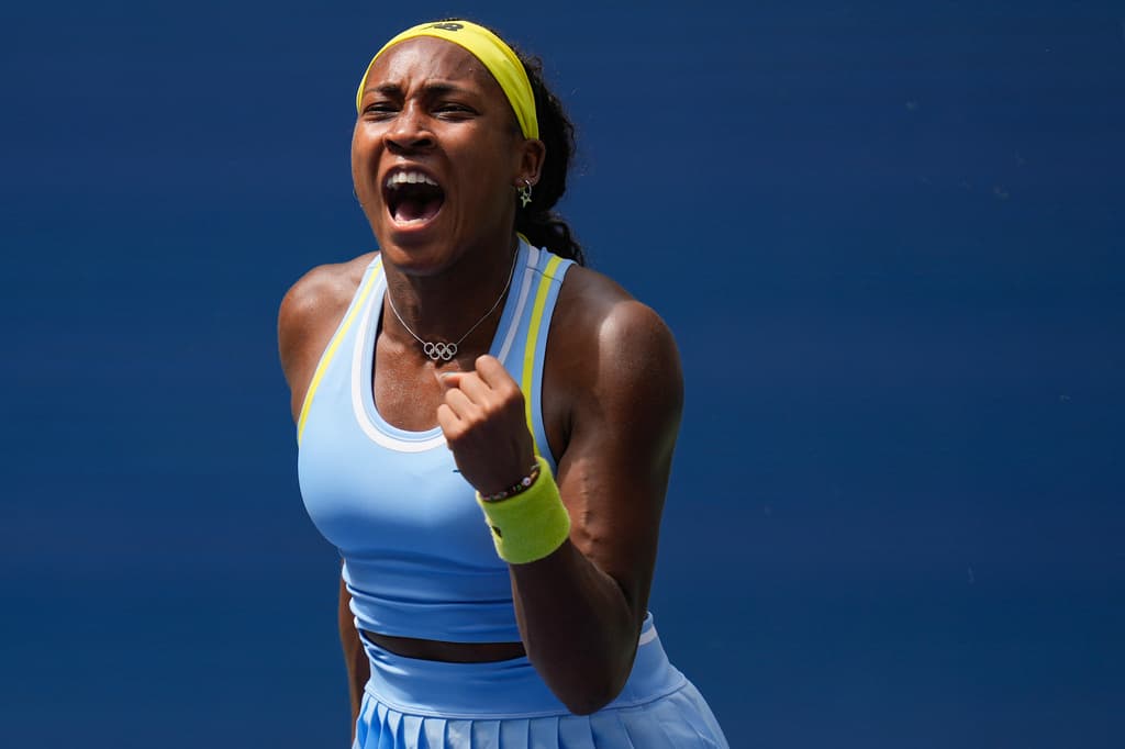 The reigning champion advances – turned around and won