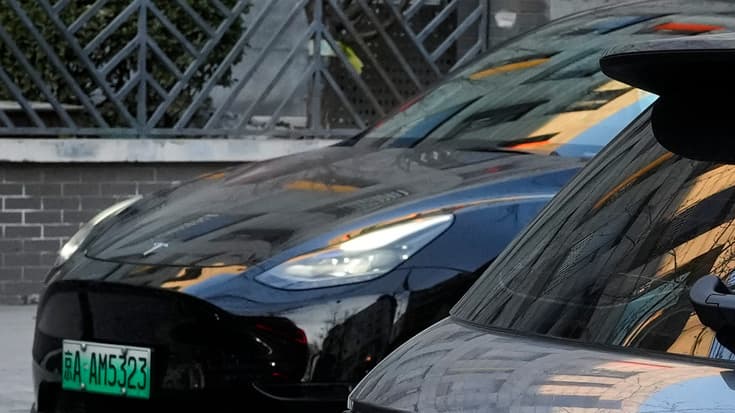 Tesla updates front trunk lid also in China