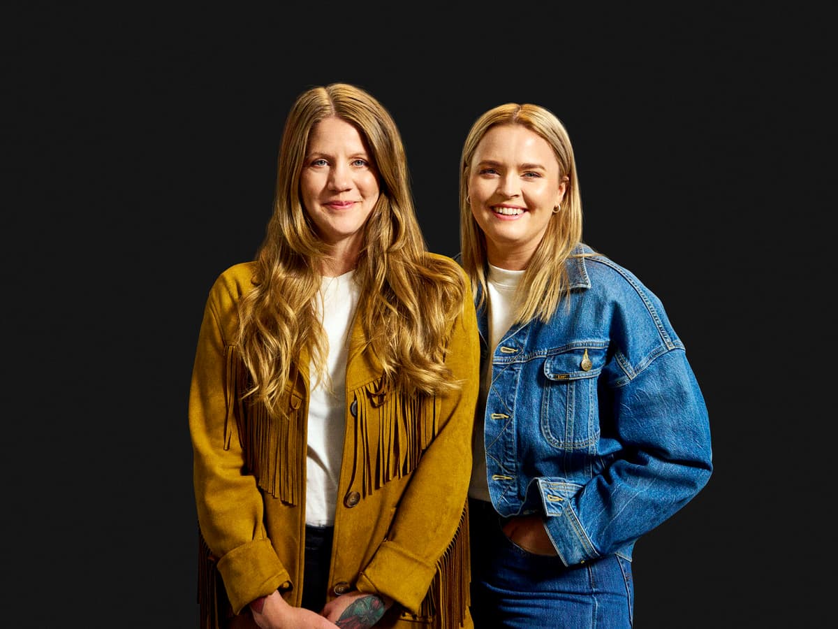 Emma Knyckare and Sofia Dalén create a "hahaha" revue