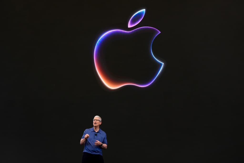 Apple surges – new records on Wall Street