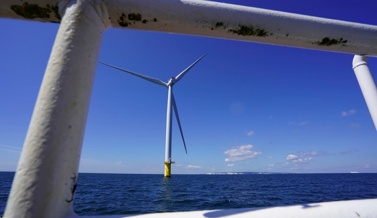 The opposition: Expand the main grid at sea