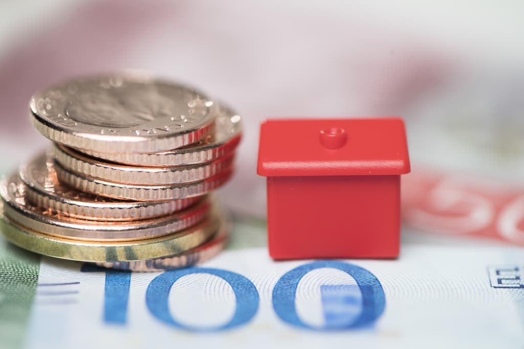 SEB lowers fixed mortgage rates